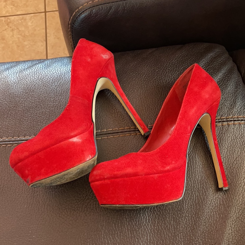 Red Baker pumps - Picture 4 of 5